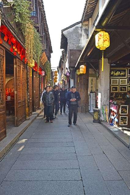 一架客机在阿富汗坠毁,机上共有6人